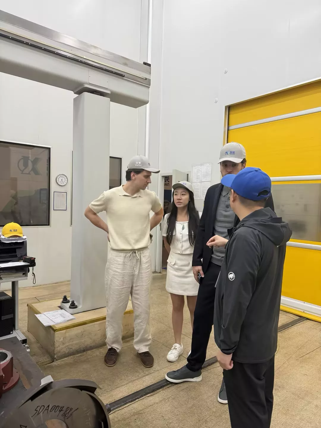 Russian customers visiting KAIQUAN for a technical exchange on double suction pumps